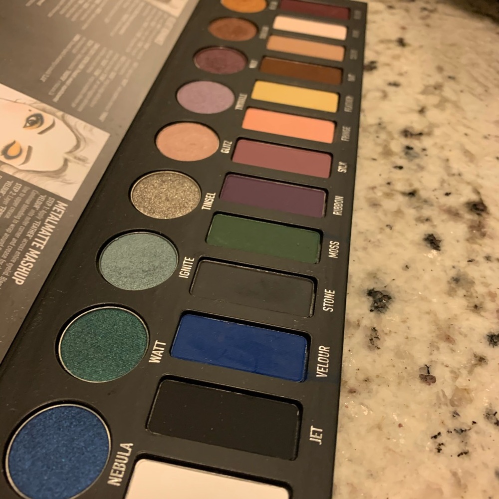 Kat Von D Metal Matte eyeshadow palette
